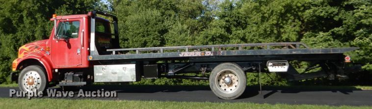 image for item FU9415 1999 International 4700 rollback truck