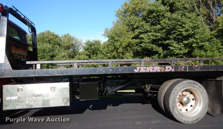 image for item FU9415 1999 International 4700 rollback truck