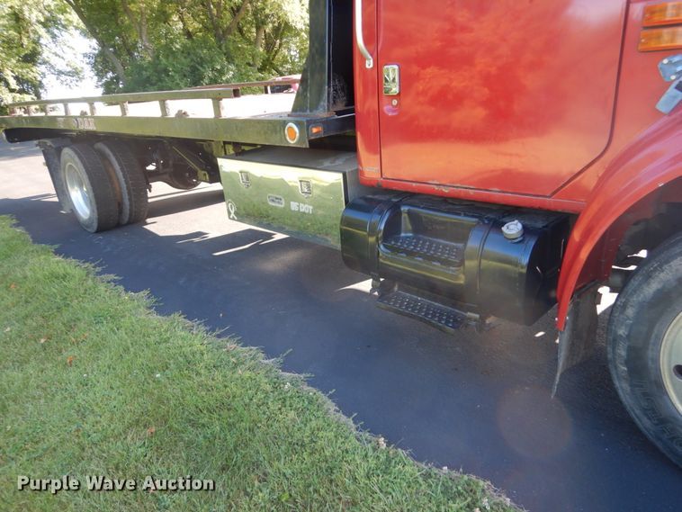 image for item FU9415 1999 International 4700 rollback truck