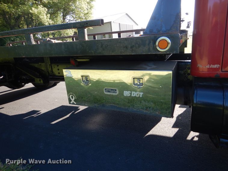 image for item FU9415 1999 International 4700 rollback truck