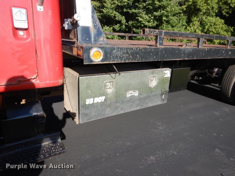 image for item FU9415 1999 International 4700 rollback truck