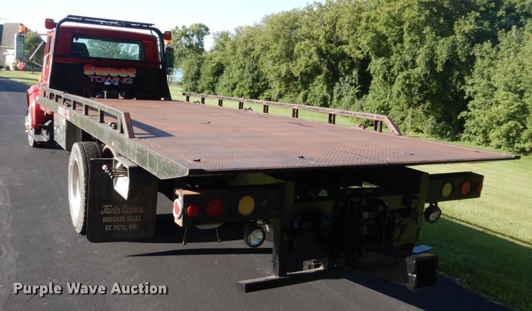 image for item FU9415 1999 International 4700 rollback truck