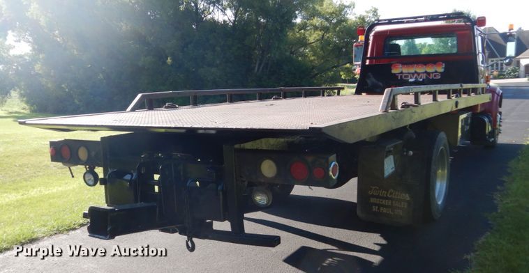 image for item FU9415 1999 International 4700 rollback truck