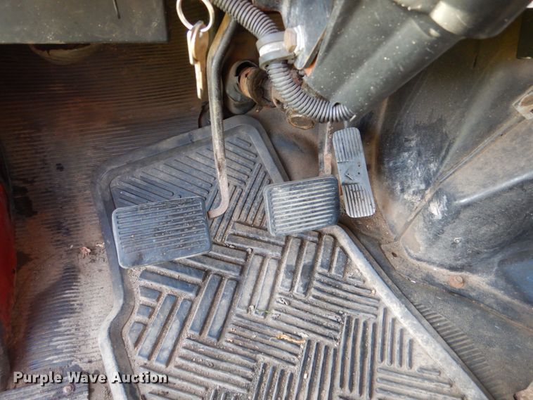 image for item FU9415 1999 International 4700 rollback truck