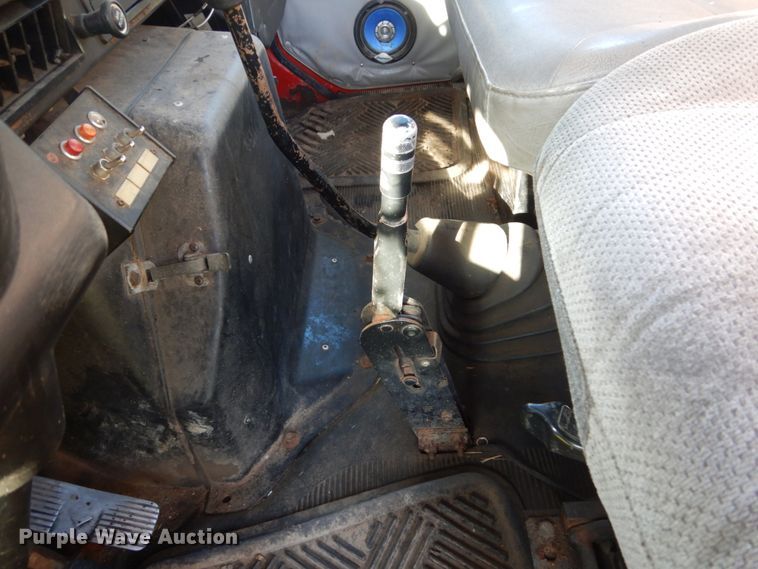 image for item FU9415 1999 International 4700 rollback truck