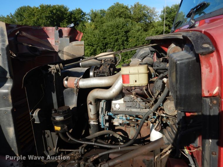 image for item FU9415 1999 International 4700 rollback truck