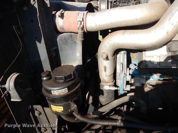 image for item FU9415 1999 International 4700 rollback truck