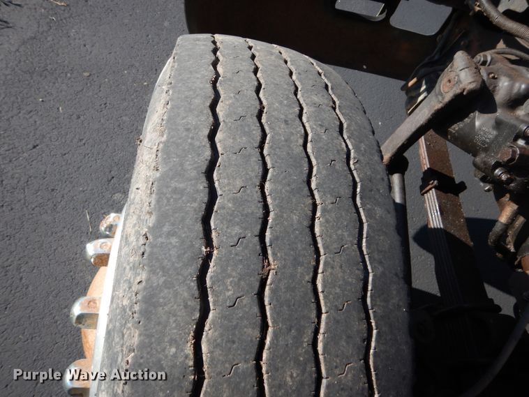 image for item FU9415 1999 International 4700 rollback truck