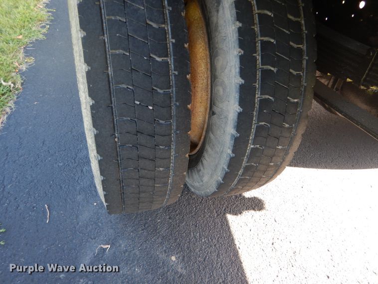 image for item FU9415 1999 International 4700 rollback truck