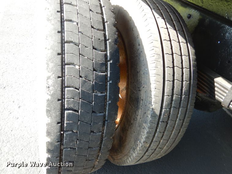 image for item FU9415 1999 International 4700 rollback truck