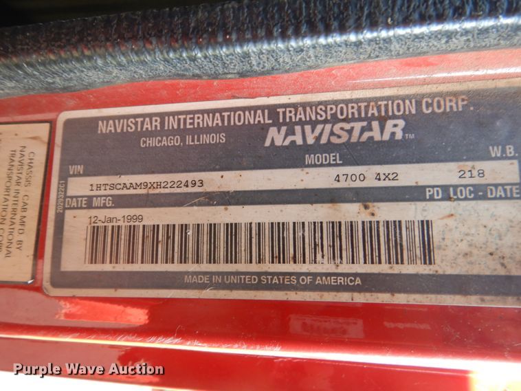 image for item FU9415 1999 International 4700 rollback truck