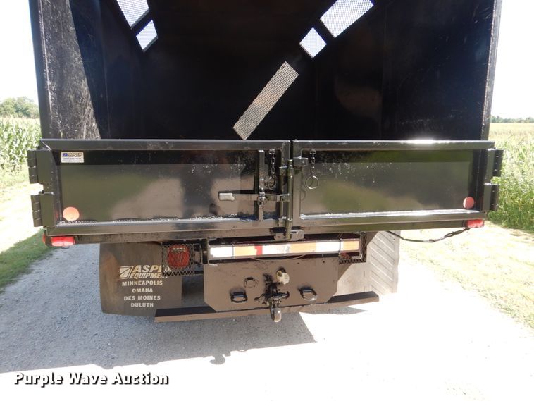 image for item FU9420 2005 Ford F550 dump truck