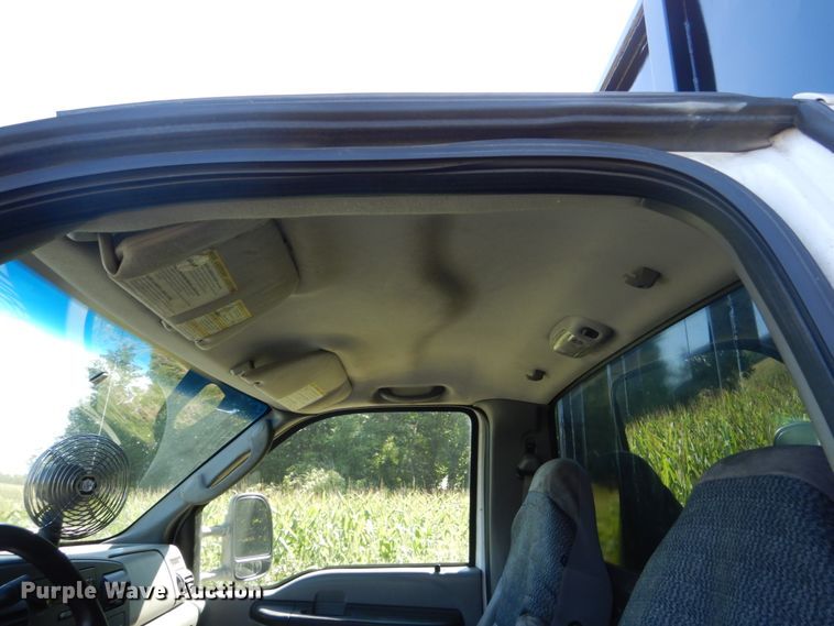 image for item FU9420 2005 Ford F550 dump truck