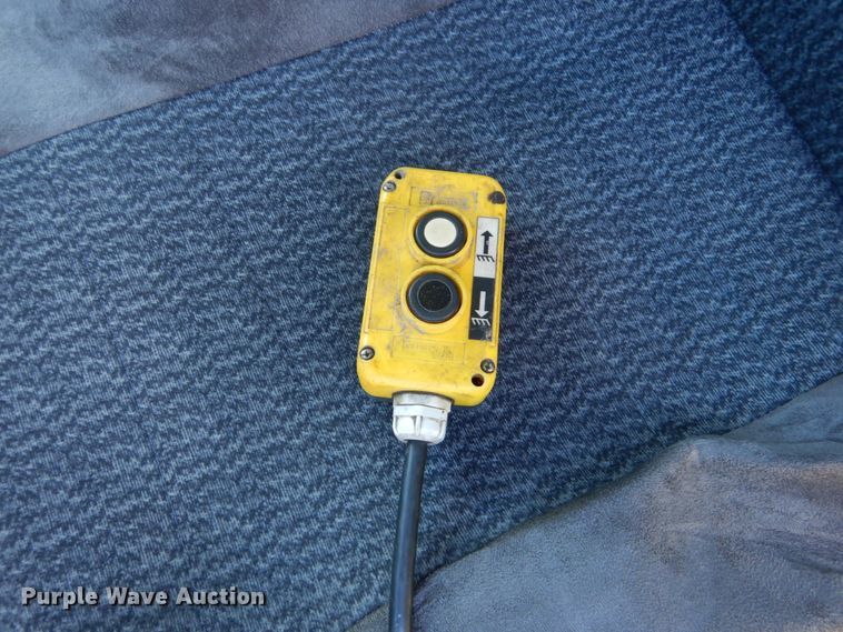 image for item FU9420 2005 Ford F550 dump truck