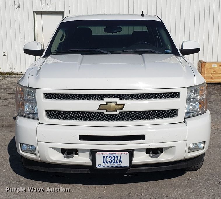 image for item FW9520 2010 Chevrolet Silverado 1500 Crew Cab pickup truck