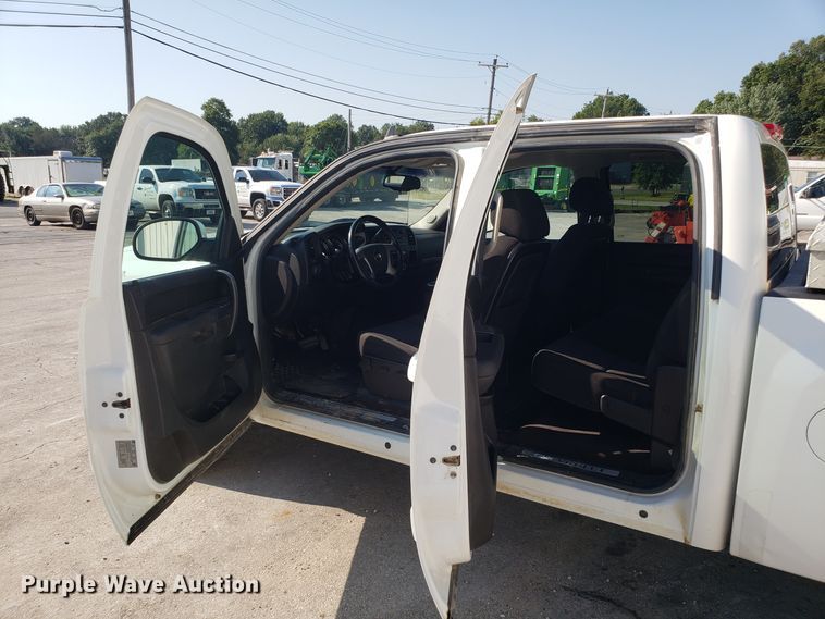 image for item FW9520 2010 Chevrolet Silverado 1500 Crew Cab pickup truck