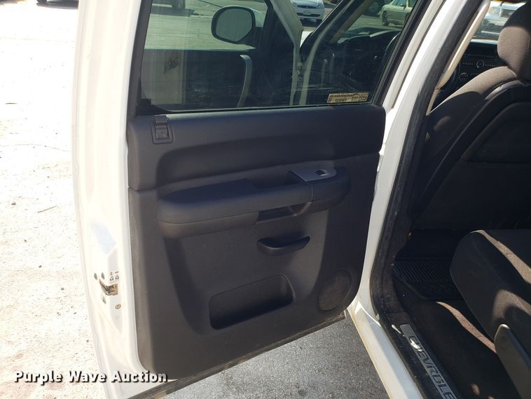 image for item FW9520 2010 Chevrolet Silverado 1500 Crew Cab pickup truck