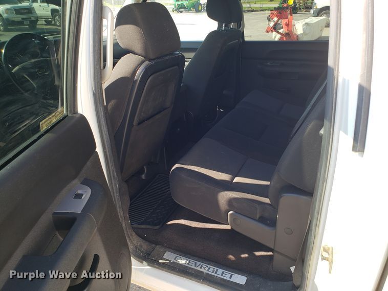 image for item FW9520 2010 Chevrolet Silverado 1500 Crew Cab pickup truck