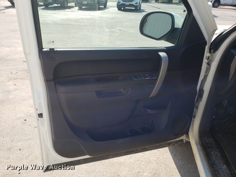 image for item FW9520 2010 Chevrolet Silverado 1500 Crew Cab pickup truck