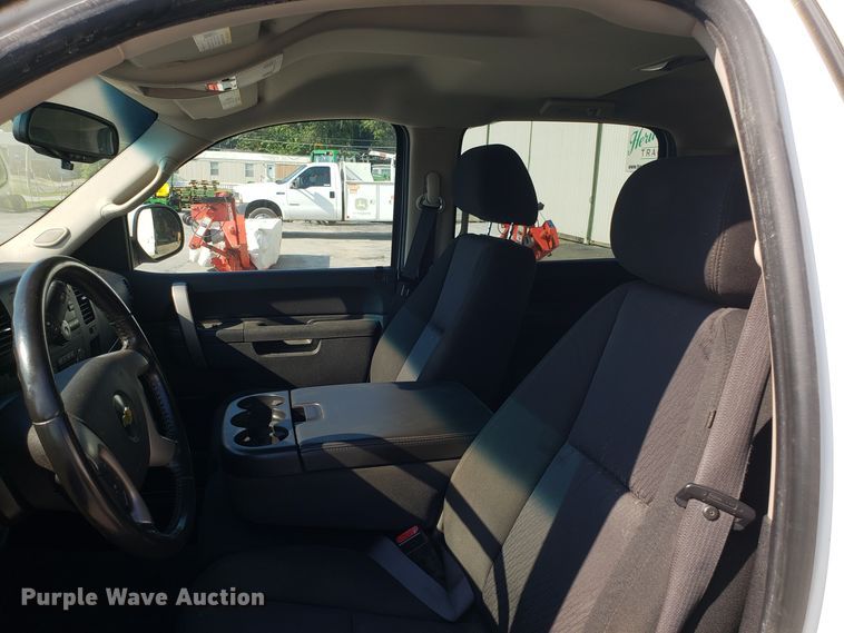 image for item FW9520 2010 Chevrolet Silverado 1500 Crew Cab pickup truck