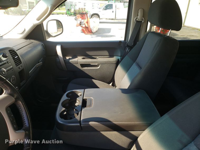 image for item FW9520 2010 Chevrolet Silverado 1500 Crew Cab pickup truck