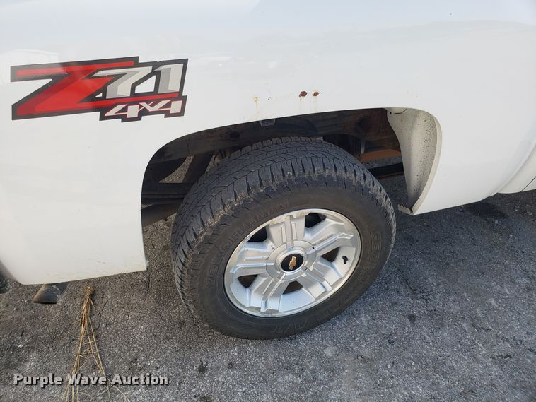 image for item FW9520 2010 Chevrolet Silverado 1500 Crew Cab pickup truck