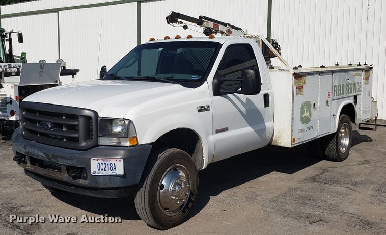 image for item FW9521 2004 Ford F450 Super Duty utility truck with crane