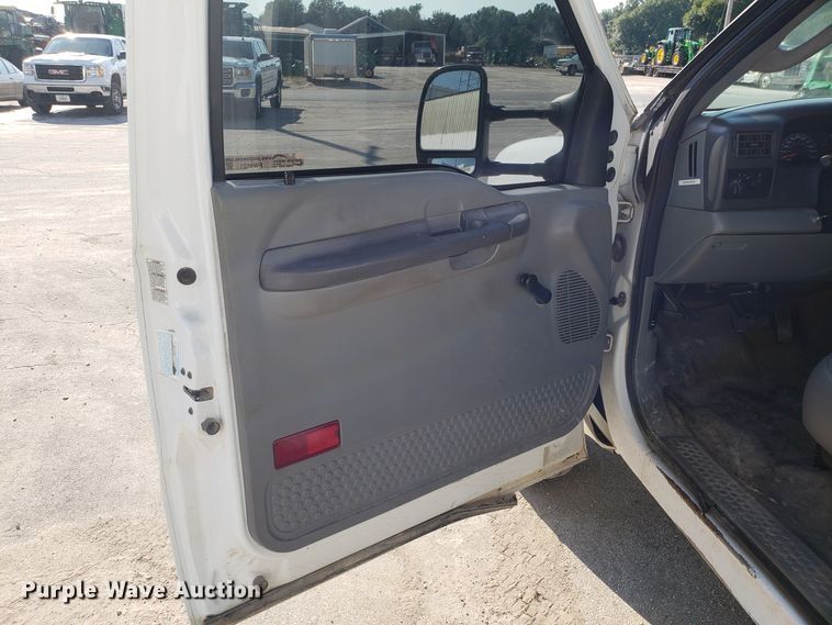 image for item FW9521 2004 Ford F450 Super Duty utility truck with crane