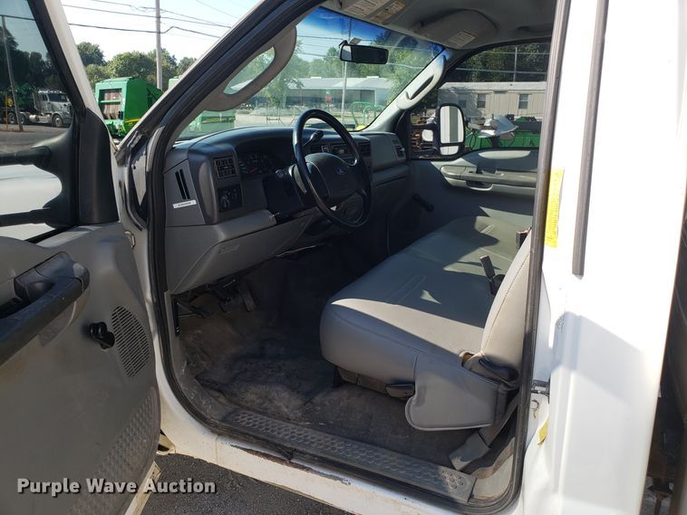 image for item FW9521 2004 Ford F450 Super Duty utility truck with crane