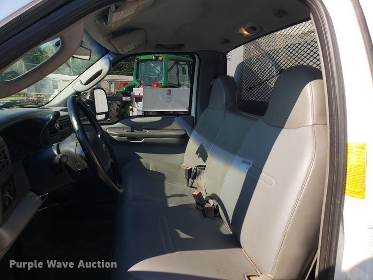 image for item FW9521 2004 Ford F450 Super Duty utility truck with crane