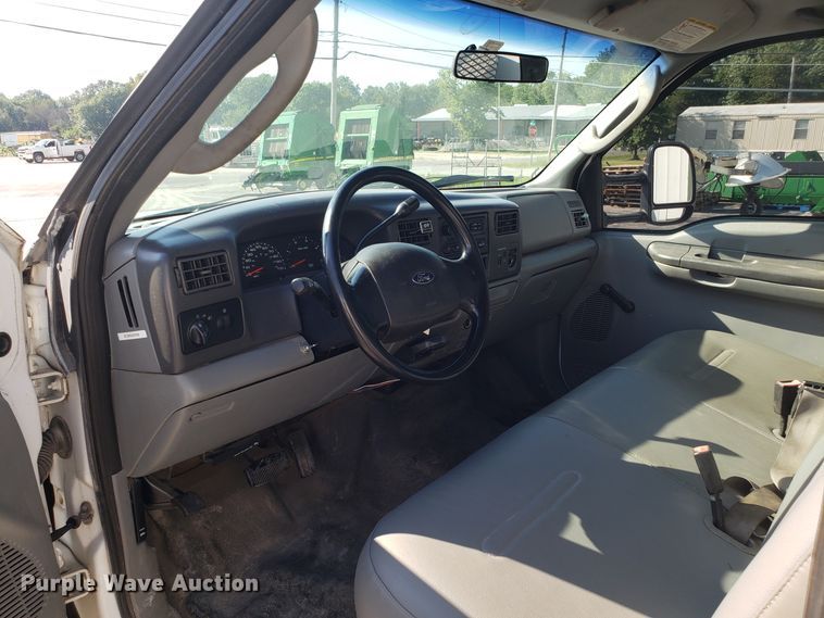 image for item FW9521 2004 Ford F450 Super Duty utility truck with crane