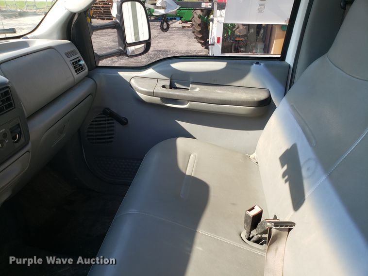 image for item FW9521 2004 Ford F450 Super Duty utility truck with crane