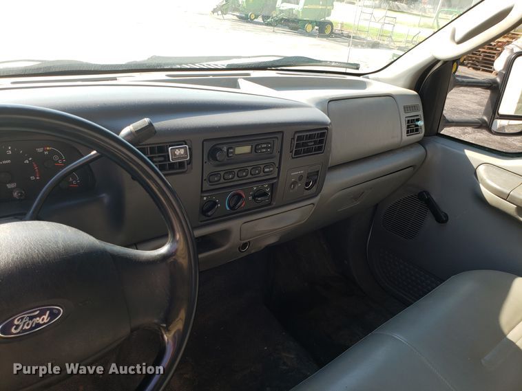 image for item FW9521 2004 Ford F450 Super Duty utility truck with crane