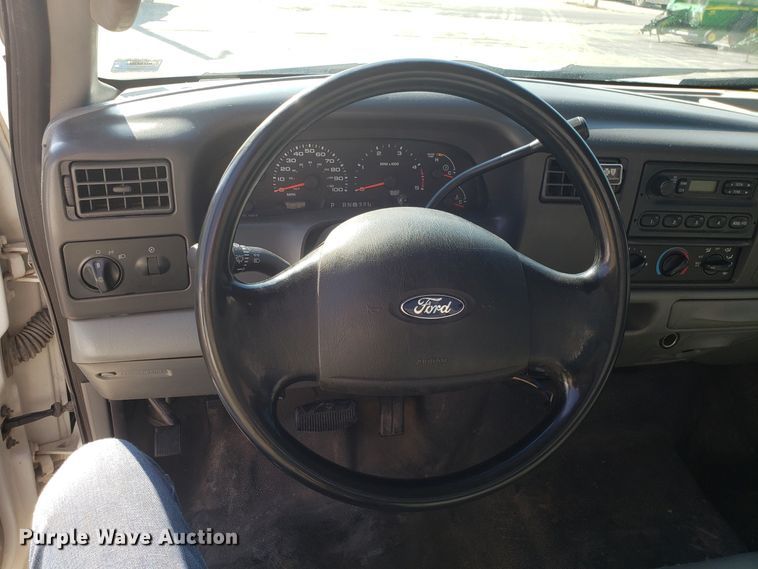 image for item FW9521 2004 Ford F450 Super Duty utility truck with crane