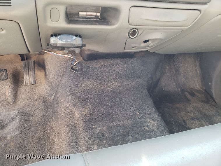 image for item FW9521 2004 Ford F450 Super Duty utility truck with crane