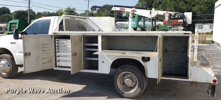 image for item FW9521 2004 Ford F450 Super Duty utility truck with crane