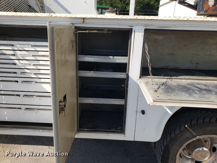 image for item FW9521 2004 Ford F450 Super Duty utility truck with crane