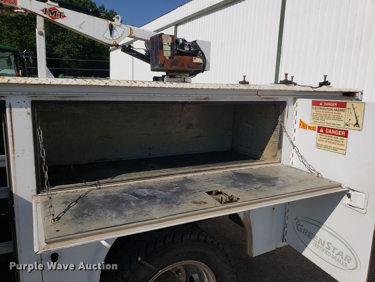 image for item FW9521 2004 Ford F450 Super Duty utility truck with crane