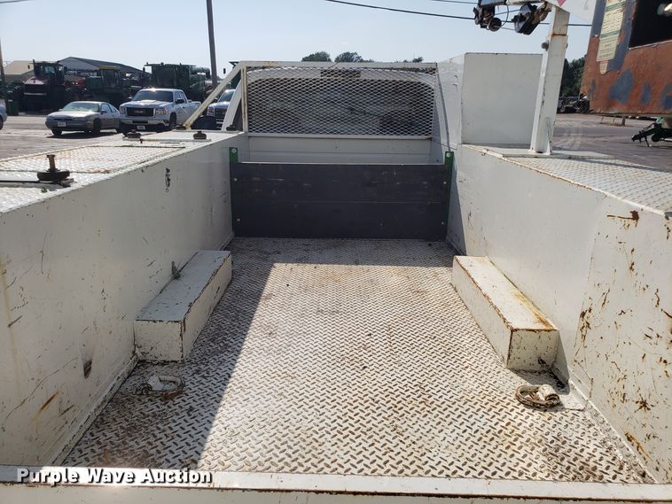 image for item FW9521 2004 Ford F450 Super Duty utility truck with crane