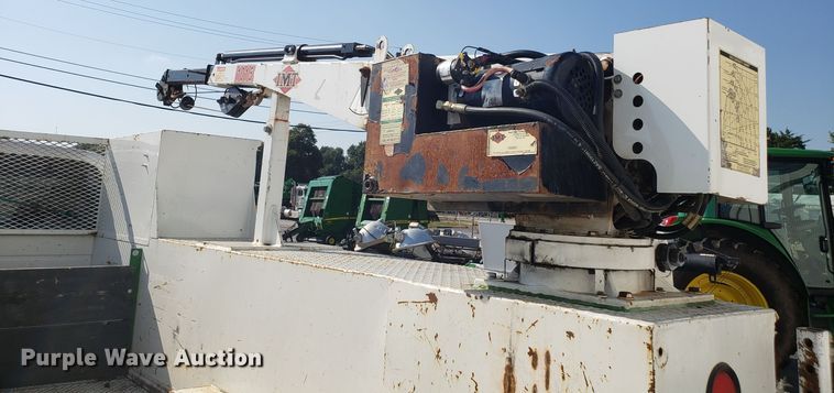 image for item FW9521 2004 Ford F450 Super Duty utility truck with crane