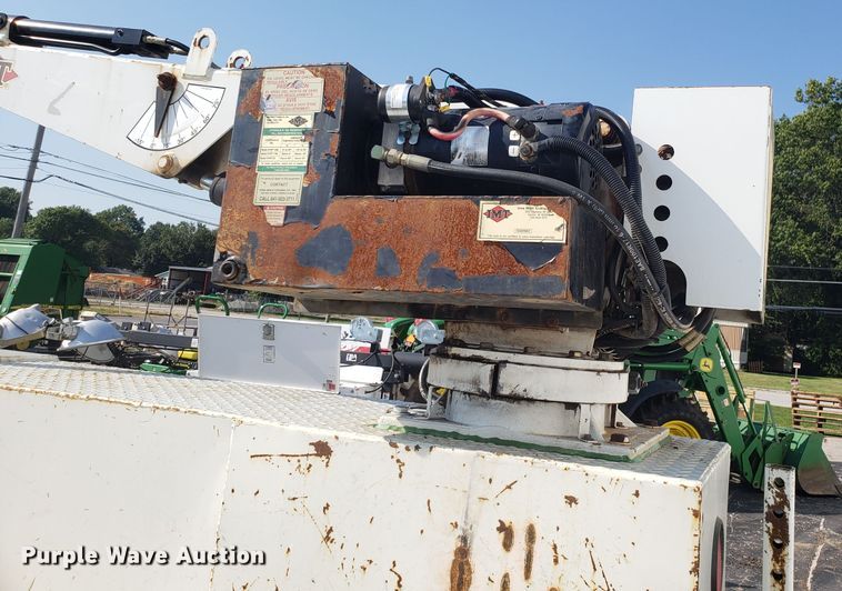 image for item FW9521 2004 Ford F450 Super Duty utility truck with crane