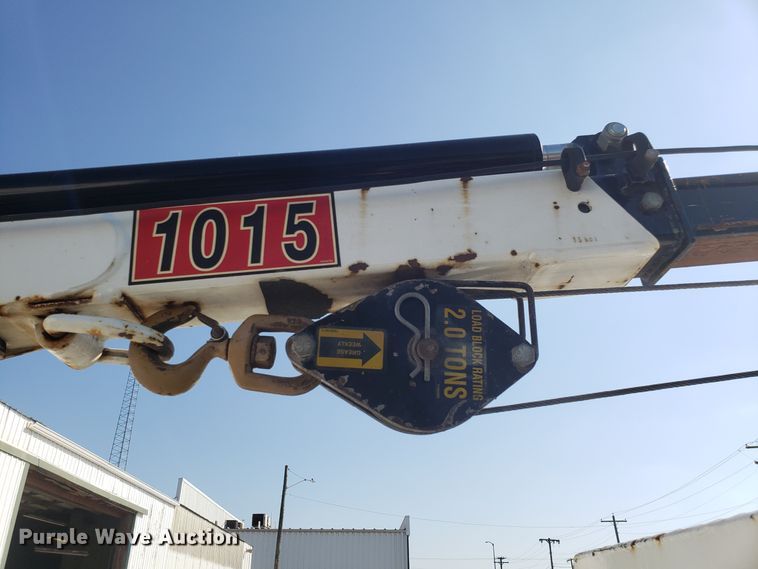 image for item FW9521 2004 Ford F450 Super Duty utility truck with crane