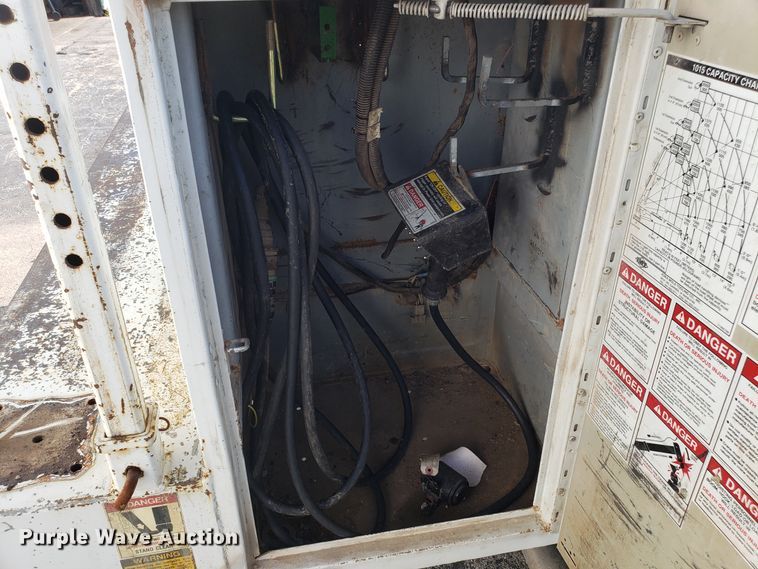 image for item FW9521 2004 Ford F450 Super Duty utility truck with crane