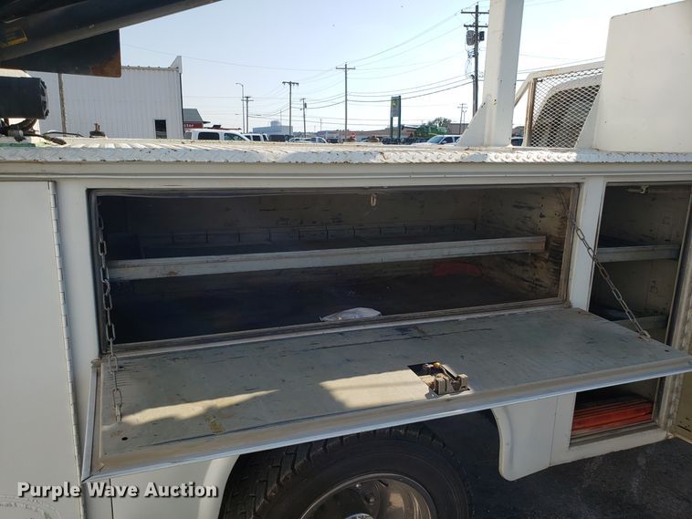 image for item FW9521 2004 Ford F450 Super Duty utility truck with crane