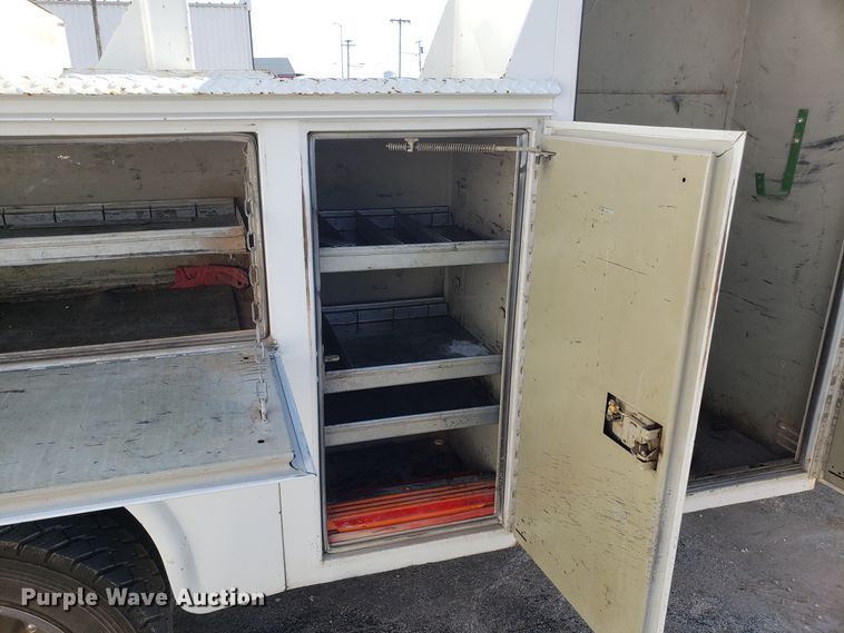 image for item FW9521 2004 Ford F450 Super Duty utility truck with crane