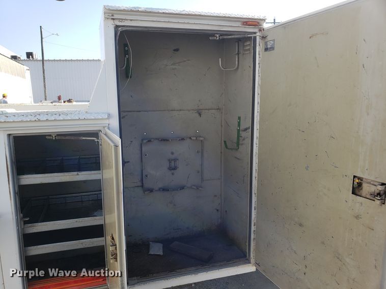 image for item FW9521 2004 Ford F450 Super Duty utility truck with crane