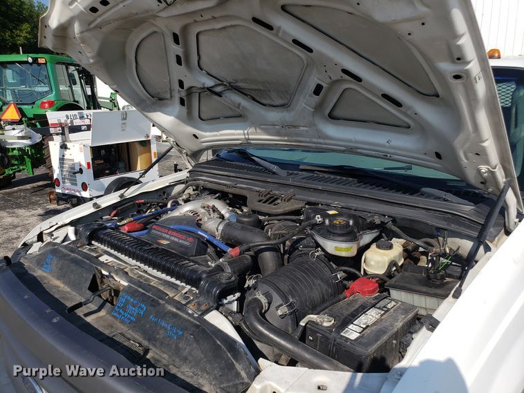 image for item FW9521 2004 Ford F450 Super Duty utility truck with crane