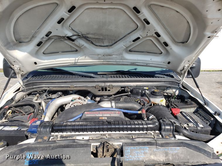 image for item FW9521 2004 Ford F450 Super Duty utility truck with crane