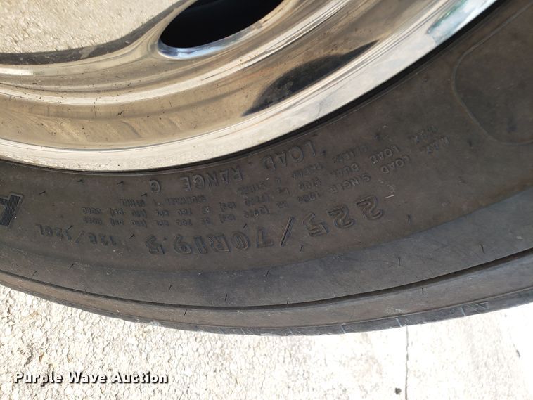 image for item FW9521 2004 Ford F450 Super Duty utility truck with crane