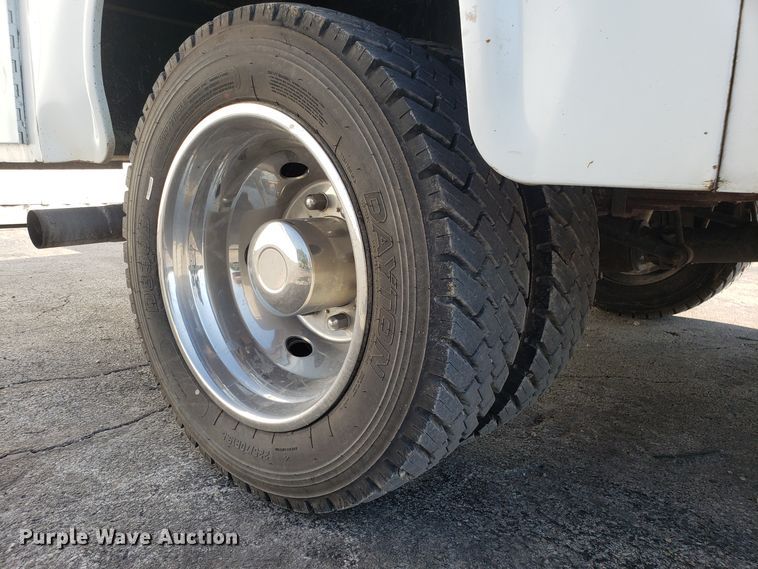 image for item FW9521 2004 Ford F450 Super Duty utility truck with crane